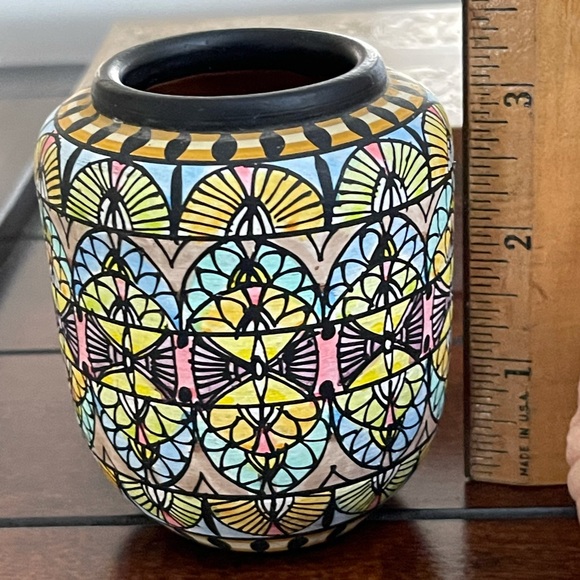 Native American hand painted black rim clay vase - Picture 6 of 8